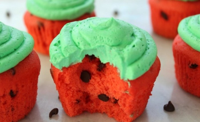 muffins-dekorieren-ideen-wassermelone-muffin-verzieren