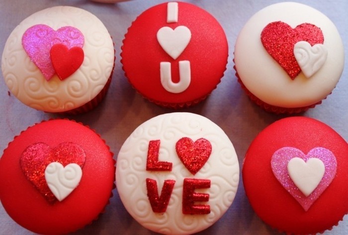 muffins-dekorieren-valentinstag-fondant-selber-machen