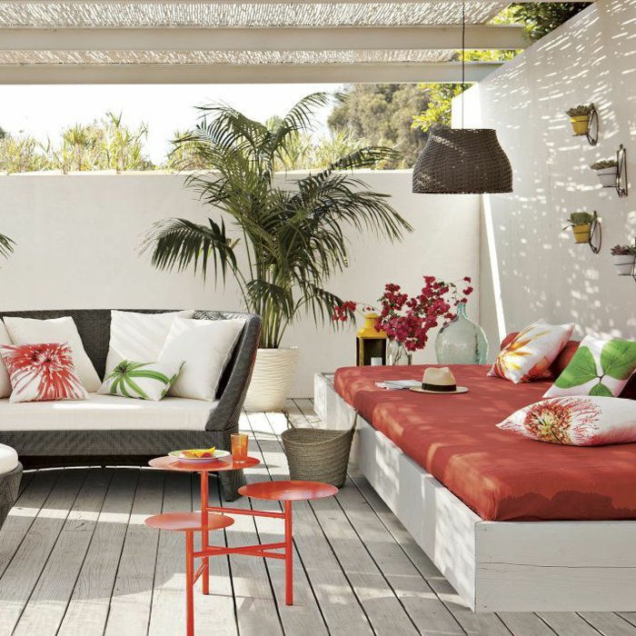 terrasse-dekorieren-mit-einer-palme