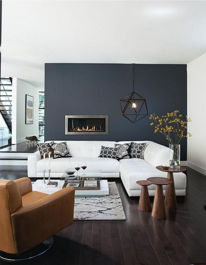 Ein Wohnzimmer in braun wirkt einladend und wohnlich.