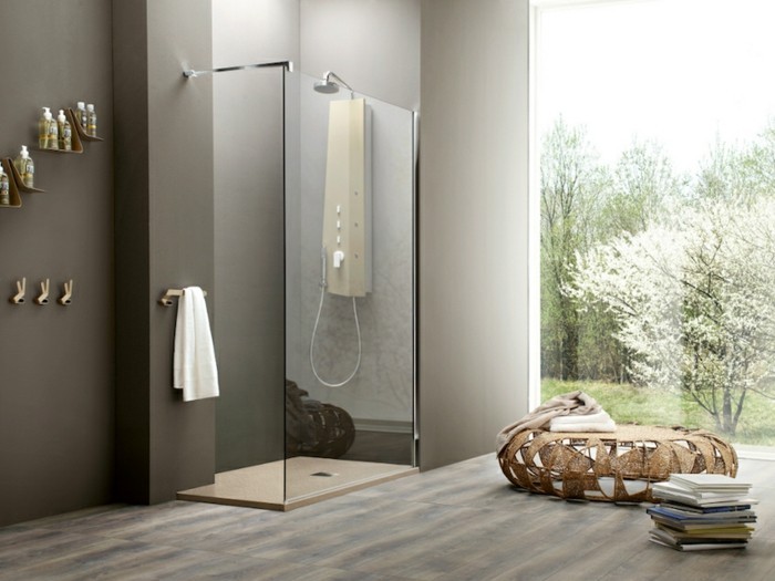 wunderschönes-badezimmer-in-grau-und-weiß-tolles-ambiente