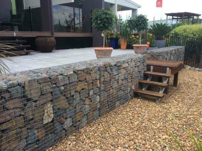 gabionen-natursteinwand-steinmauergarten-gartentreppen-selber-konstruieren