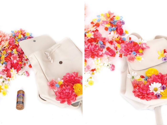 Weißen Rucksack aus Leder mit künstlichen Blumen dekorieren, leichte DIY Idee für kreatives Geschenk 