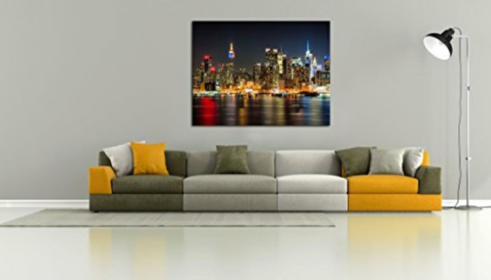 new-york-city-weis-gelb-grauer-sofa-lampe