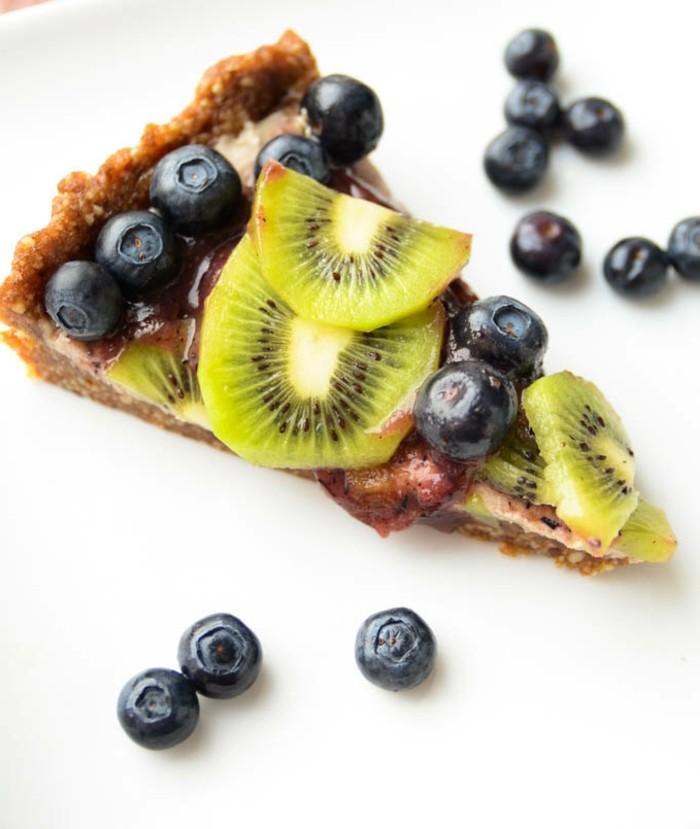 vegane-torte-vegan-fruchte-kiwi-blaubeeren-roh-kochen