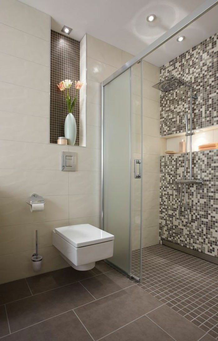 9-badgestaltung-ideen-badgestaltung-in-beige-mit-mosaikfliesen