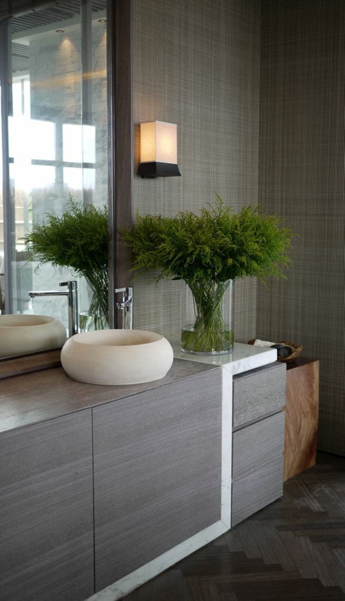badezimmer-deko-boder-ideen-badezimmer-in-grau-und-weis-mit-pflanze