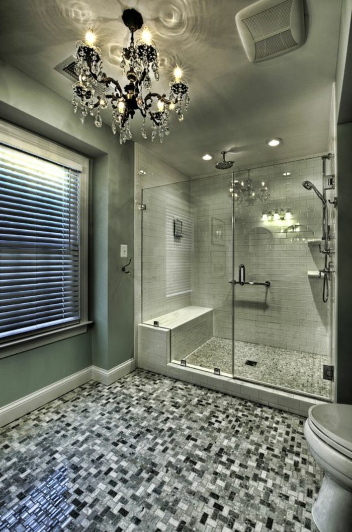 badezimmer-deko-moderne-bader-badezimmer-in-brau-kronleuchter-aus-kristall