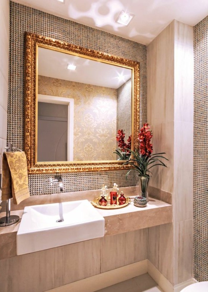badezimmer-deko-moderne-bader-eckiger-spiegel-rote-blumen
