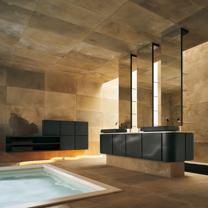 baddesign in schwarz und braun, badezimmer einrichtung, fliesen aus naturstein, schwarze waschbecken mit unterschrank