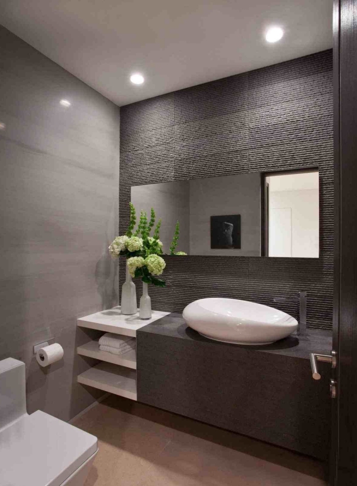 kleines bad ideen, moderne badezimmereinrichtung in weiß und anthrazit, badezimmer einrichtung
