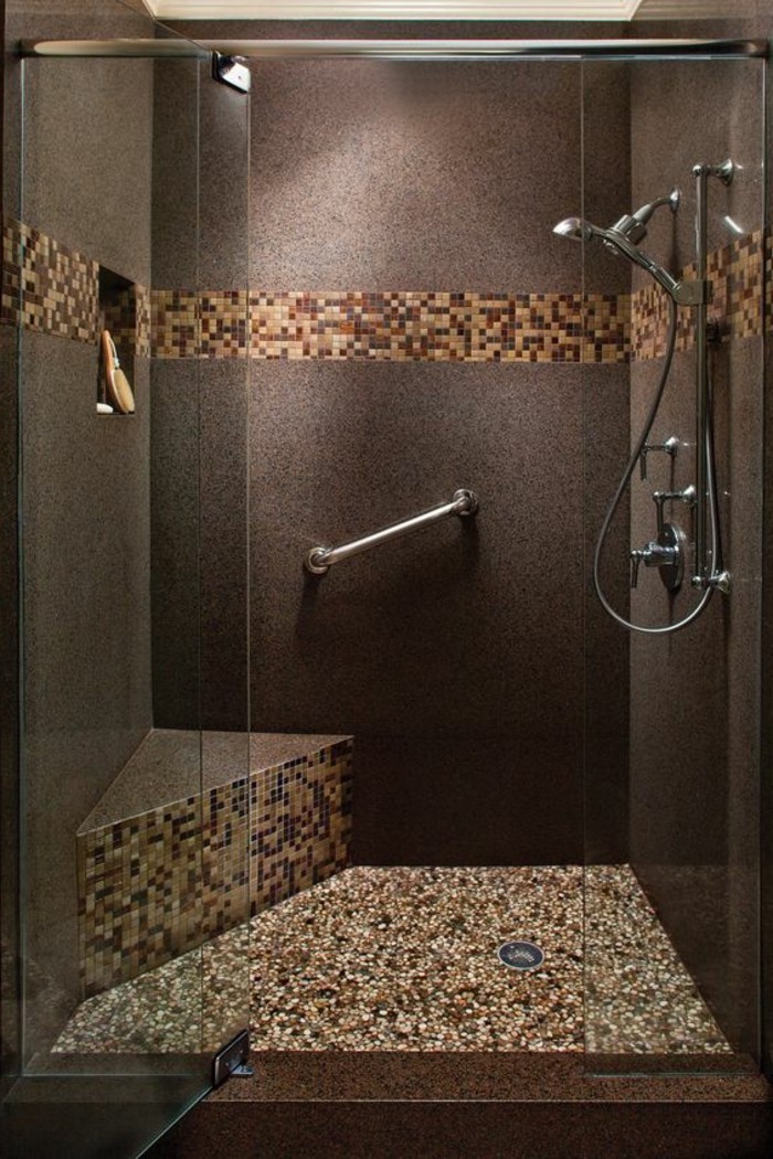 badgestaltung-ideen-badgestaltung-in-braun-mit-mosaikfliesen-duschkabine