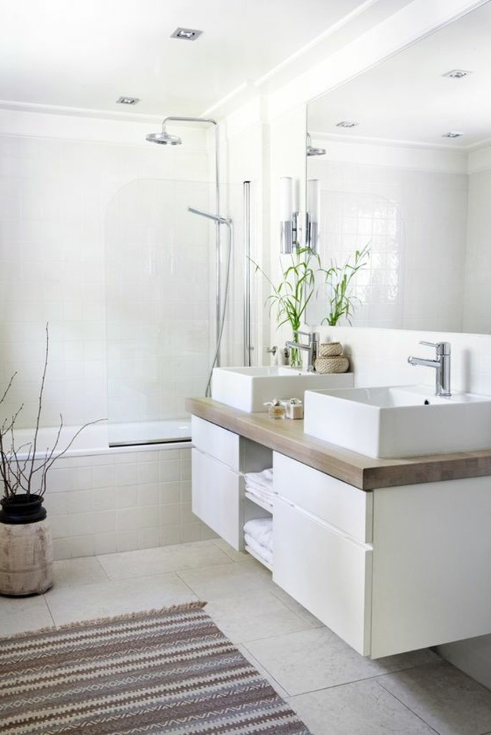 badgestaltung-ideen-bader-ideen-badezimmer-in-weis-mit-retro-badteppich