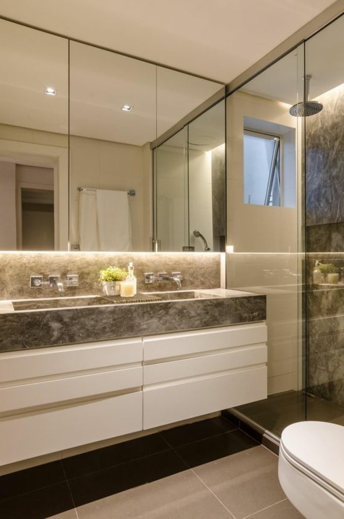 badgestaltung-ideen-moderne-bader-badezimmer-in-beige-mit-vielen-spiegeln