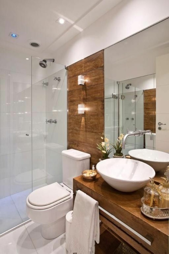 badgestaltung-ideen-moderne-bader-badezimmer-in-weis-und-braun-holz-blumen