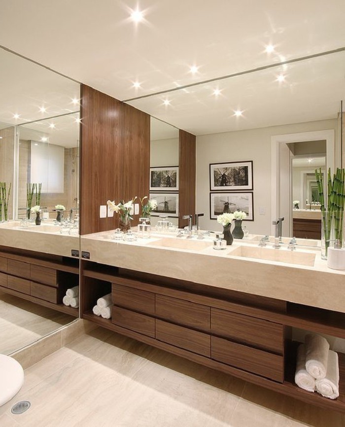 badgestaltung-ideen-schone-bader-badezimmer-in-weis-und-braun-grose-spiegel-holz