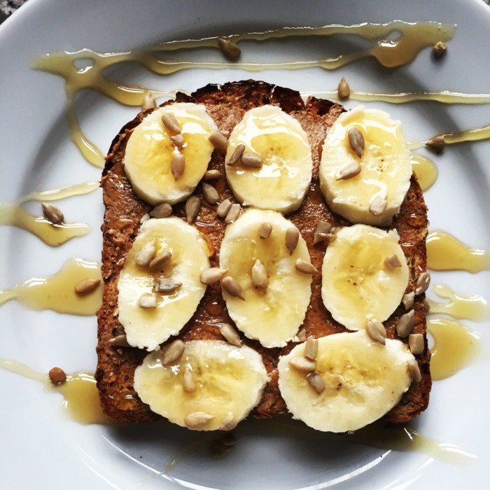 banane-mandel-butter-toast-leckere-rezepte-zum-abnehmen-fruehstueck-n%d0%b0hrhaft