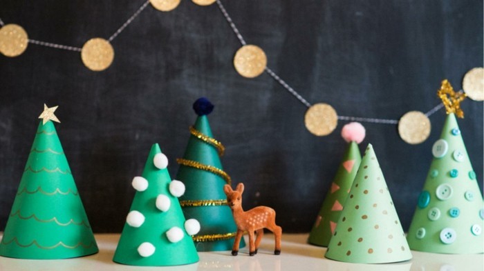 basteltipps-fur-weihnachten-viele-papier-tannenbaume