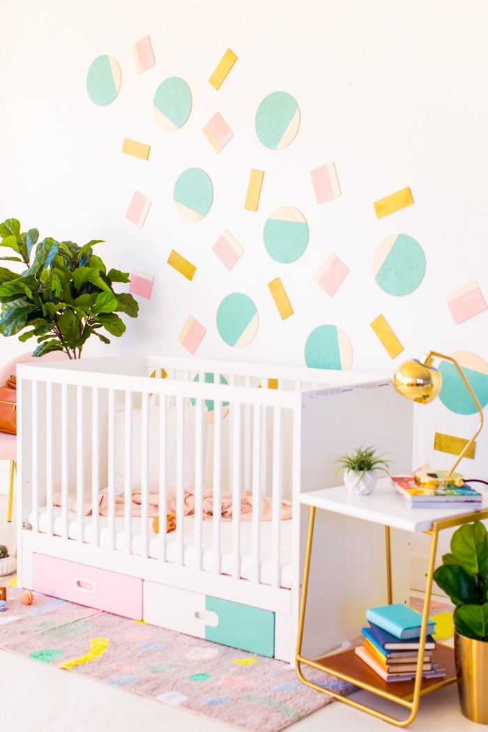 babyzimmer dekorieren, do it yourself, geometrische fitugen, selsbtgemachte wanddeko