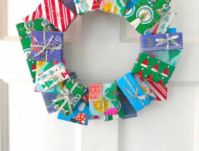 einzigartige deko weihnachten basteln weihnachtskranz selber machen aus kleine geschenken weihnachtsdekoration ideen