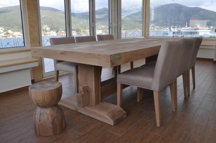 Ein Esstisch aus Massivholz ist weit mehr als nur ein Tisch.