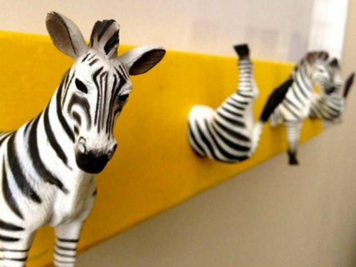garderobe-gestalten-mit-zebra-figuren