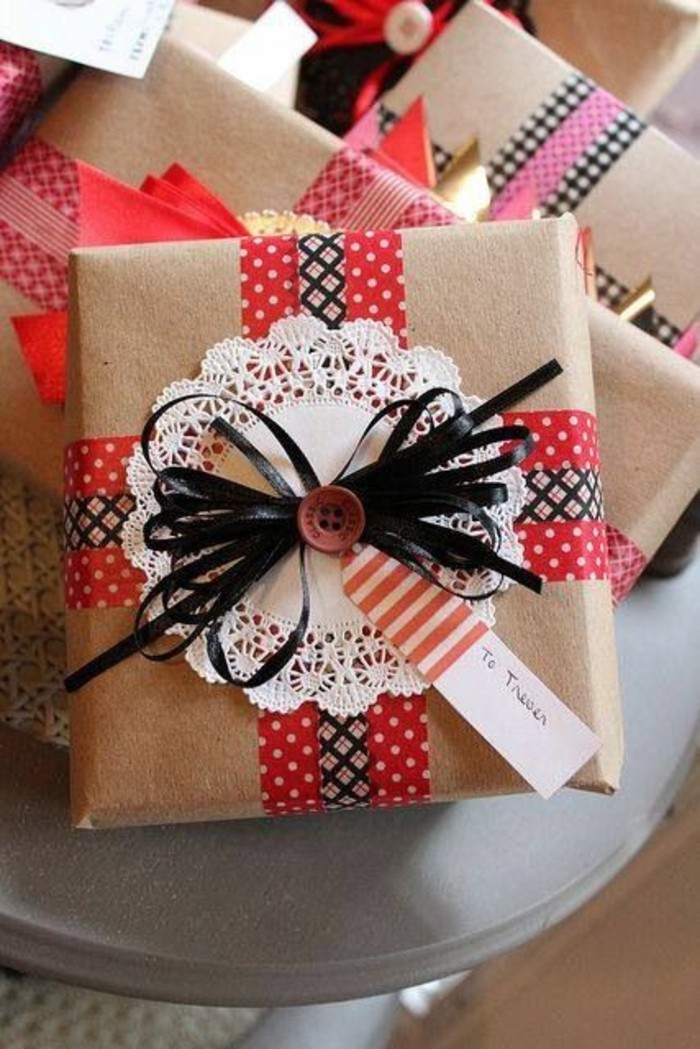 geschenkverpackung-verpackung-basteln-schleife-in-rot-weis-und-schwarz