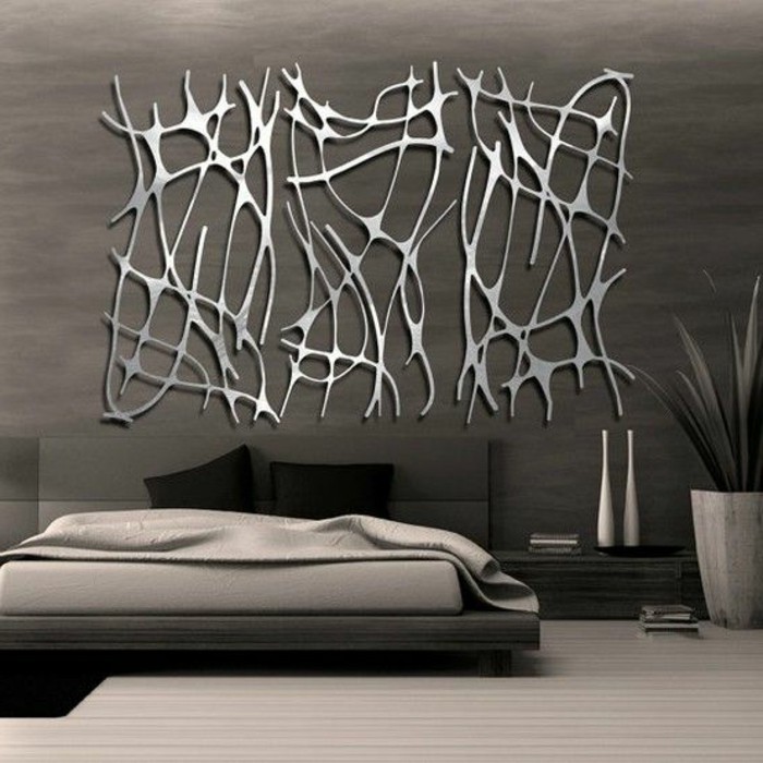 gestaltung-schlafzimmer-graue-waende-silberne-dekoration-modern-bett