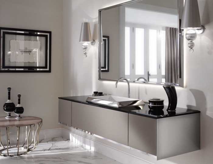 baddesign in schwarz und silbern, modernes badezimmer bilder, großer eckiger spiegel, silberner waschbecken mit unterschrank