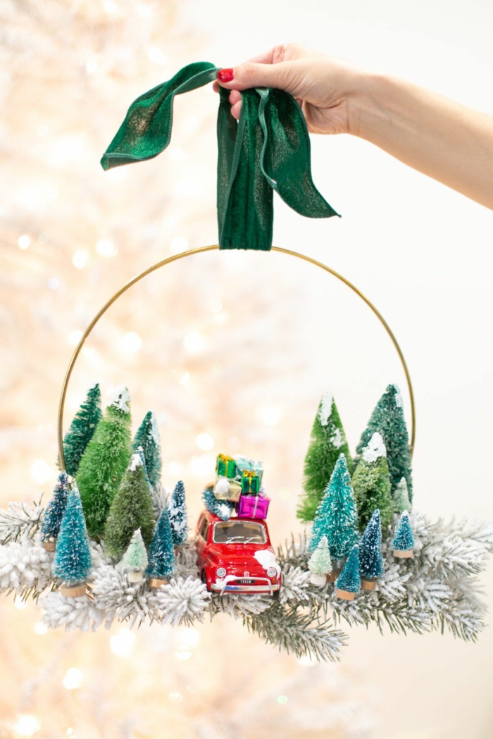 originelle ideen für weihnachtskranz selber machen kranz dekoration kleine tannenbäume autos diy anleitung