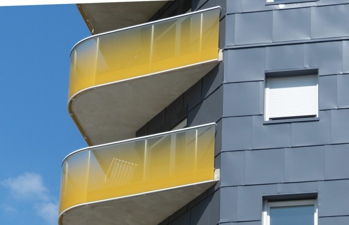 terrassen-sichtschutz-glas-glas-sichtschutz-gelb-digital-print-balkongelander