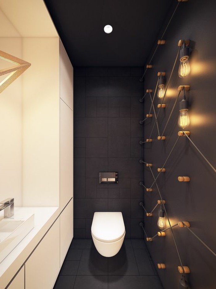 9-wandgestaltung-ideen-badezimmer-toilette-lampen-braune-fliesen-weiser-wachbecken