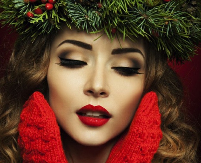augen-make-up-weihnachten-weihnachtskranz-rot-handschuhe-model-weihnachten-makeup