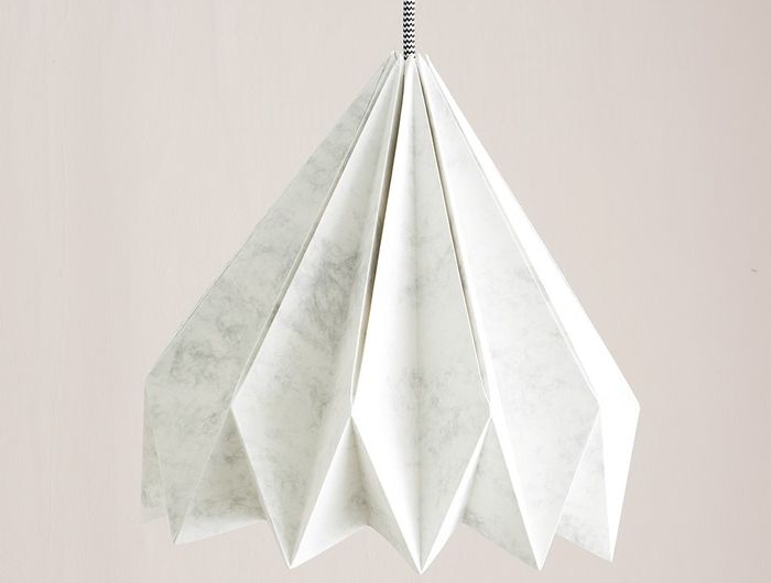deckenlampe selber bauen origami lampe schritt für schritt machen lampenschirm aus weißem papier diy
