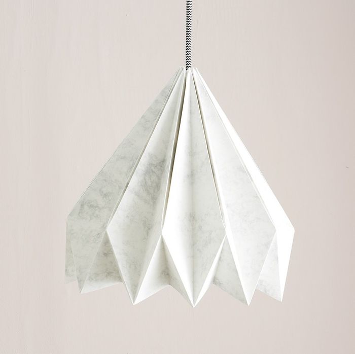 deckenlampe selber bauen origami lampe schritt für schritt machen lampenschirm aus weißem papier diy