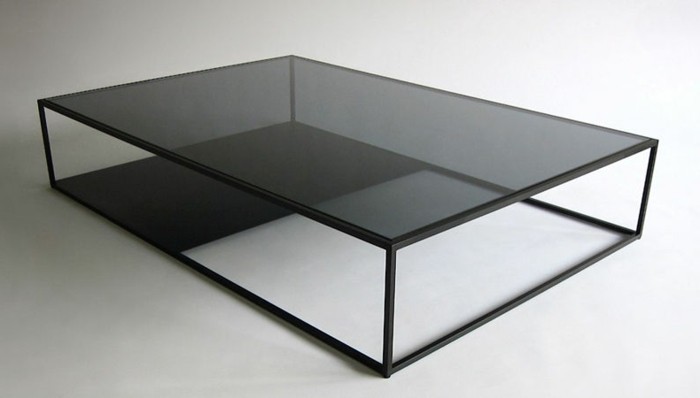 designer-couchtische-gross-schwarz-metall-und-glas-schwarz-halbtransparent-viereckig