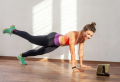 Workout für Zuhause: Sich in Form mit einfachen Übungen bringen
