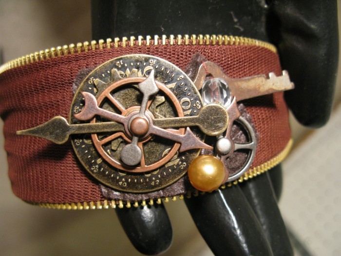ein-schoenes-steampunk-armband-aus-leder