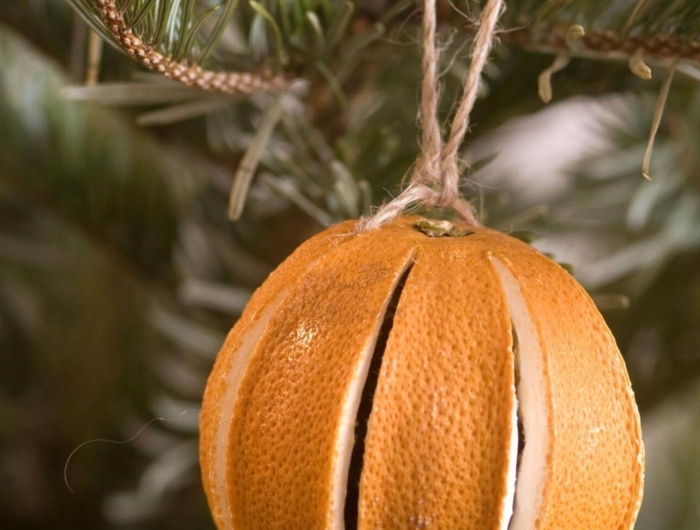 kreative ornamente tannenbaumschmuck diy mit orangen weihnachtsdeko basteln anleitung schritt für schritt