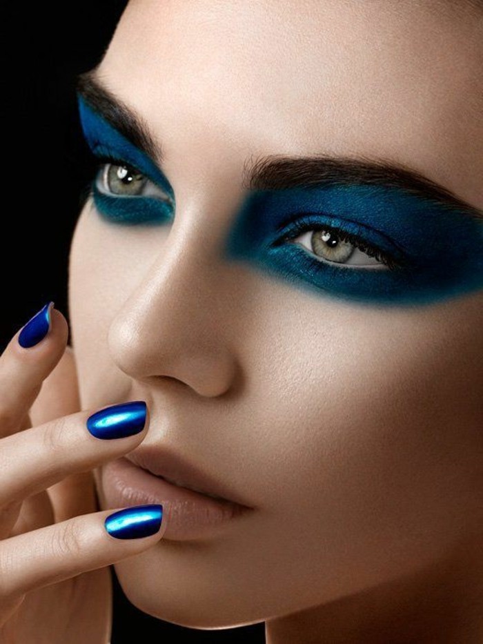 make-up-ideen-makeup-und-naegel-design-blaue-lidschatten-blaue-augen