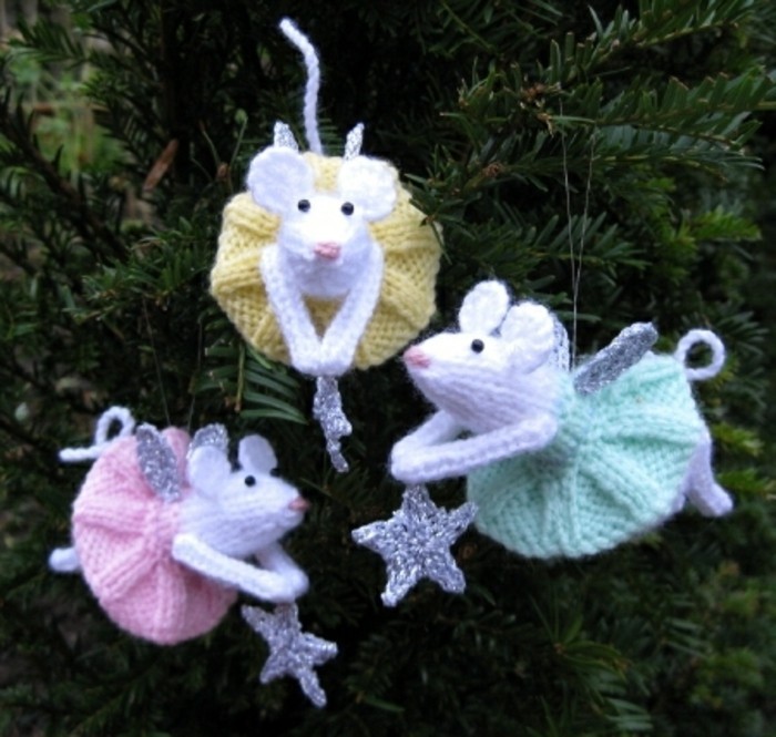 weihnachtsdeko-häkeln-drei-mäuse-mit-sternen