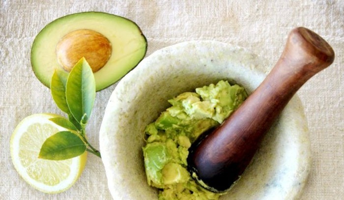 4-gesichtsmasken-avocado-mask-tuch-blätter-zitrone-diy-gesundheit