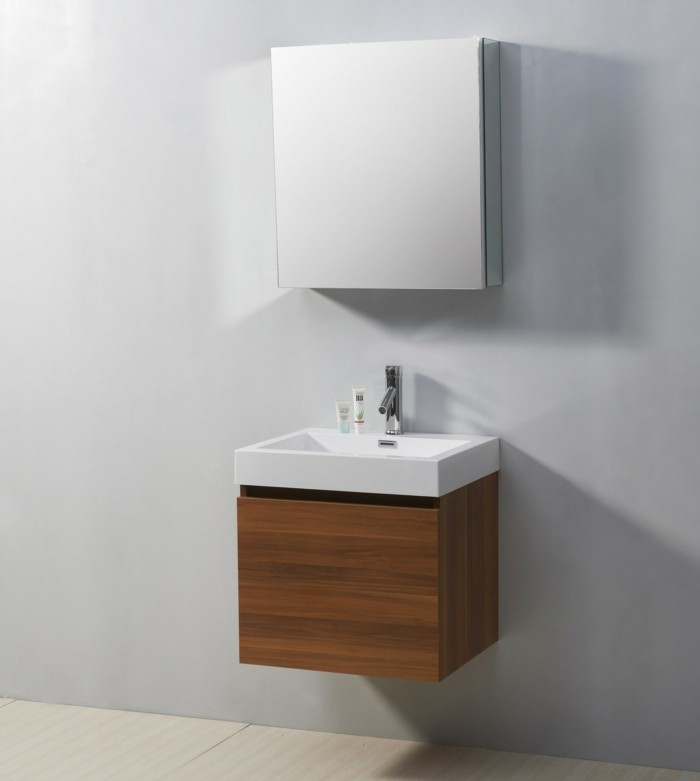 Badezimmerwände-ohne-fliesen-minimalistisches-badezimmer-mit-weißen-wänden