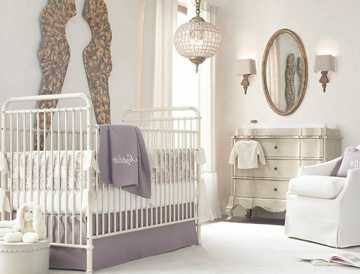 babyzimmer-komplett-liala-babybett-weißer-sessel-weißer-teppich-ovaler-spiegel-kommode