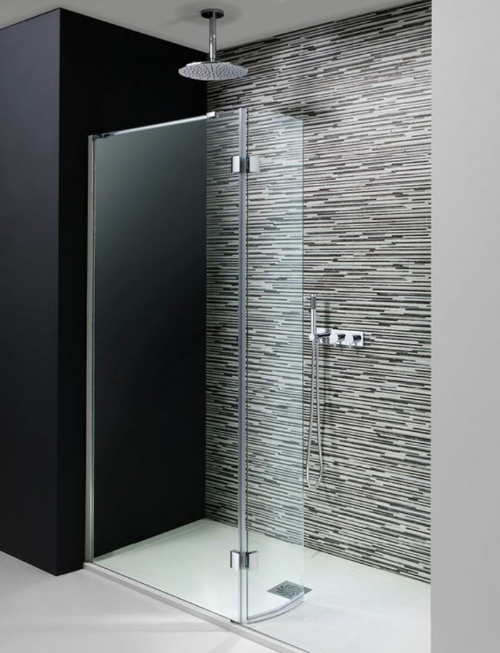 duschkabine-aus-glas-dusche-schwarze-wand-fliesen-modern-luxus-design