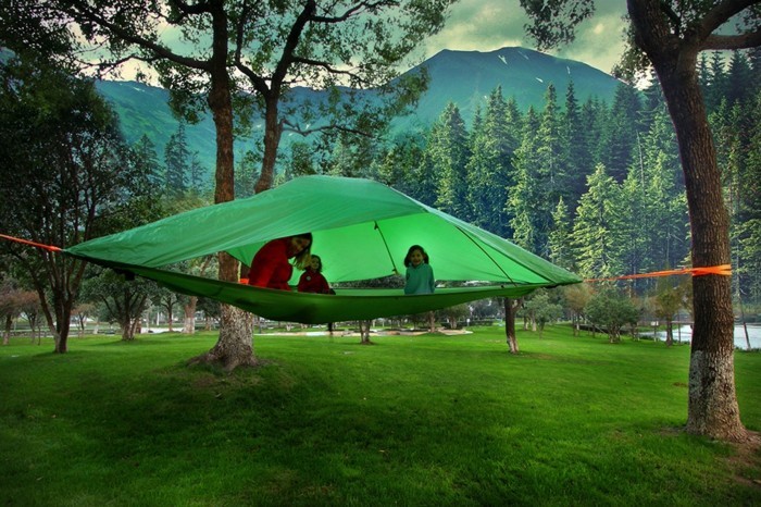 idee-für-ein-grünes-campingzelt-für-zwei-personen-in-dem-wilden-wald