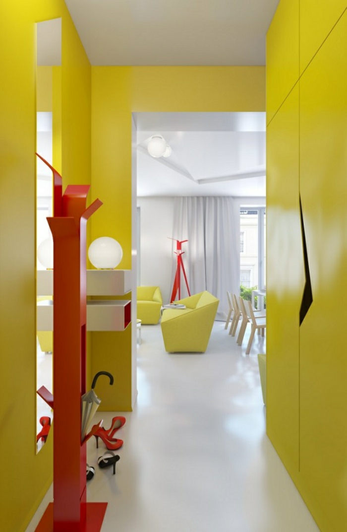 kleinen-flur-einrichten-gelbe-wände-rote-garderobe