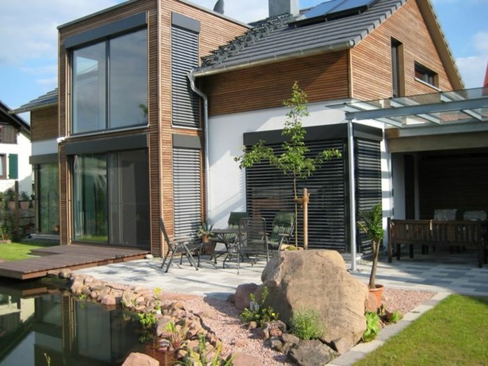 moderne-holzhaus-mit-veranda-und-wintergarten