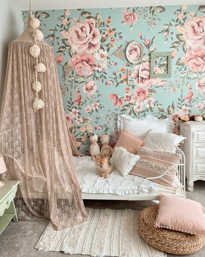 wandgestaltung kinderzimmer mädchen fototapete mit blumen neo mint hintergrund rosa blumen bett kommode weiß