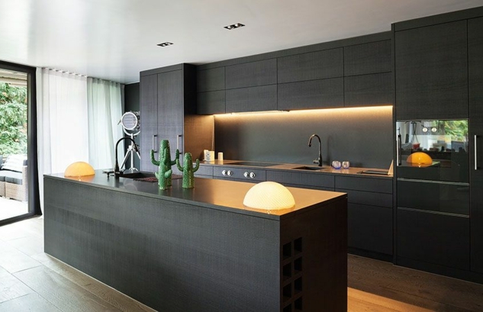 0 küchenrückwand ideen und inspirationen kücheneinrichtung in athrazit schwarze küche rückwand mit led beleuchtung